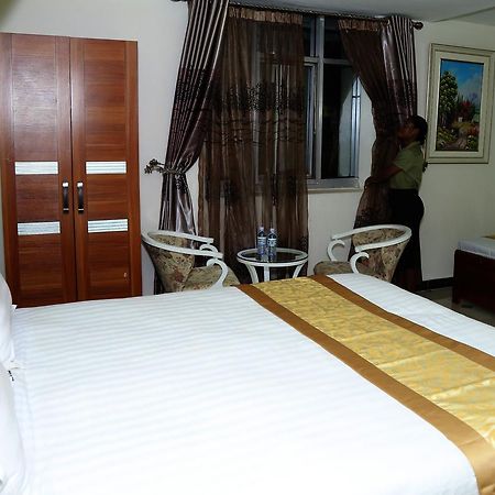 La Grande Hotel Kampala Esterno foto