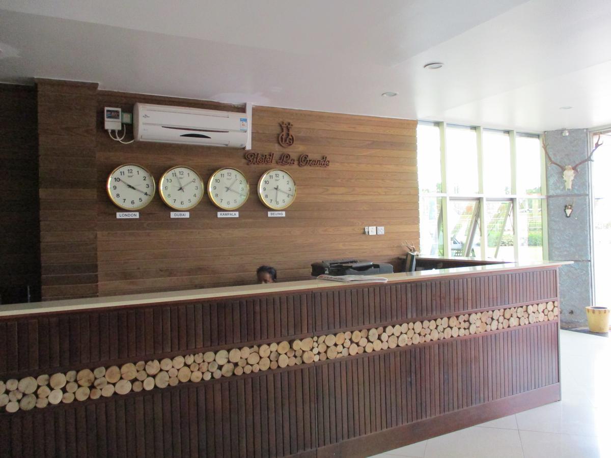 La Grande Hotel Kampala Esterno foto