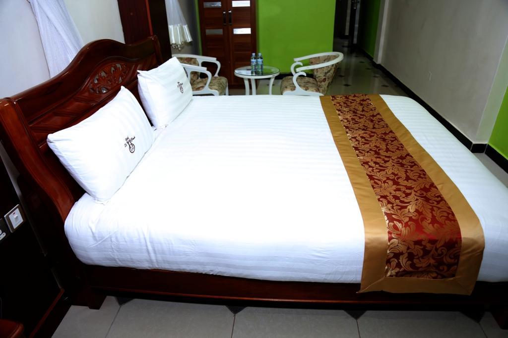 La Grande Hotel Kampala Esterno foto