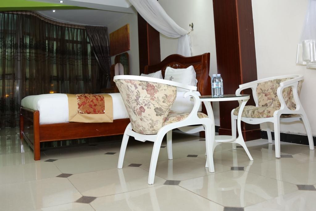 La Grande Hotel Kampala Esterno foto