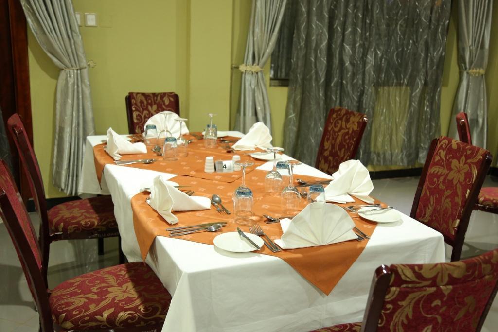 La Grande Hotel Kampala Esterno foto