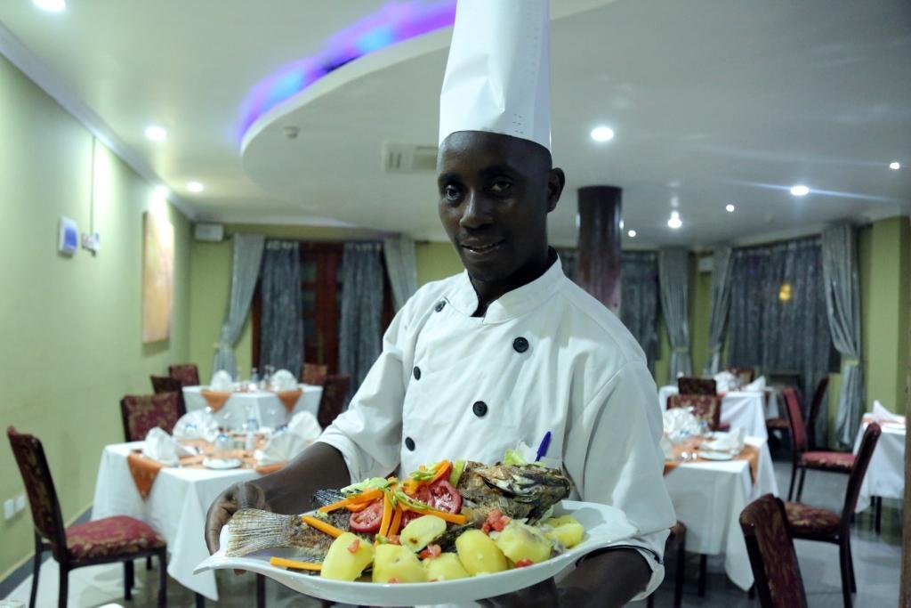 La Grande Hotel Kampala Esterno foto