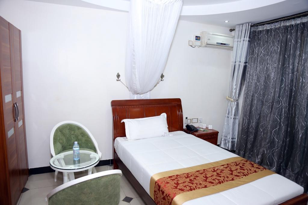 La Grande Hotel Kampala Esterno foto