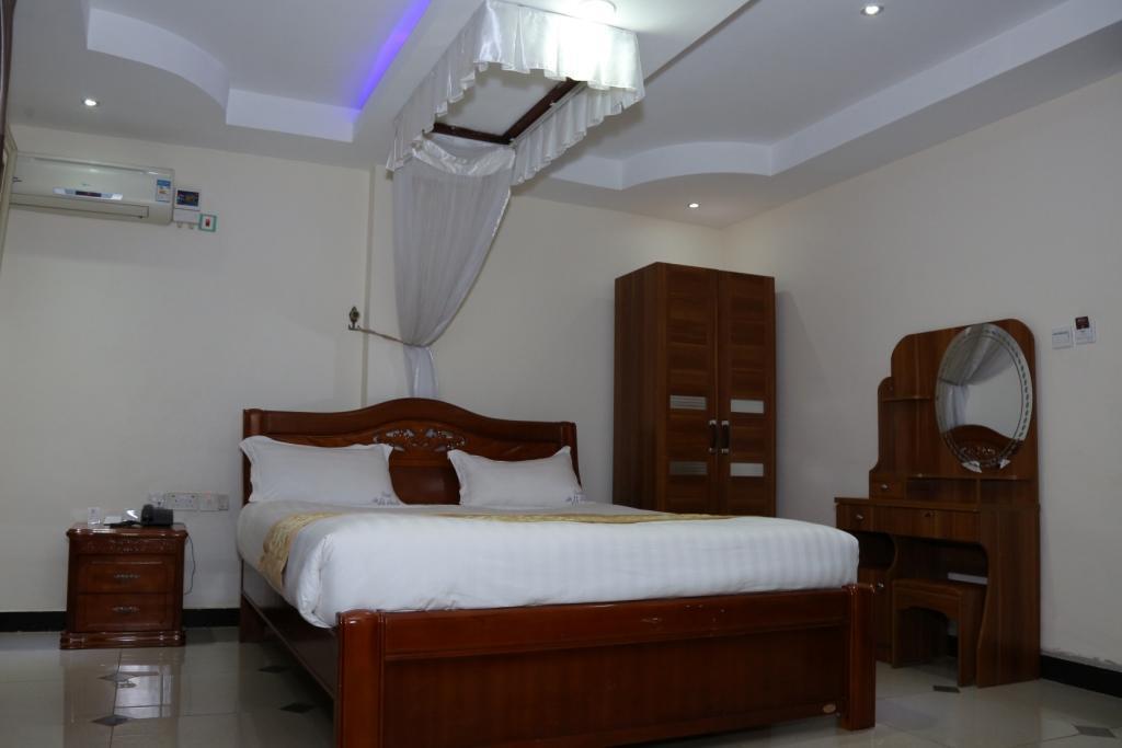 La Grande Hotel Kampala Esterno foto