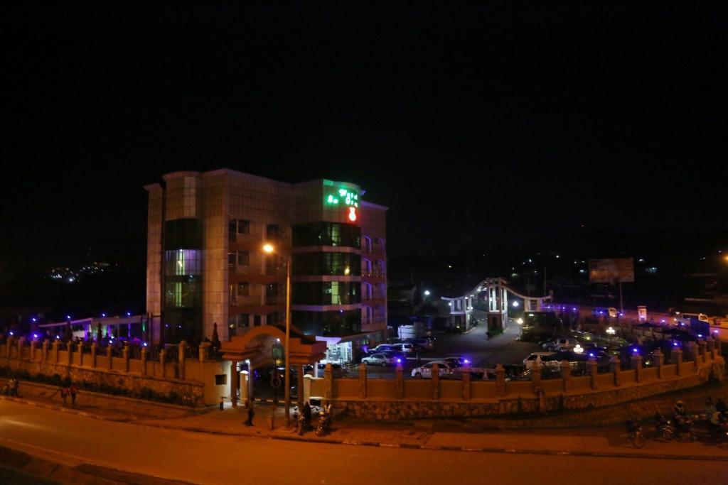 La Grande Hotel Kampala Esterno foto