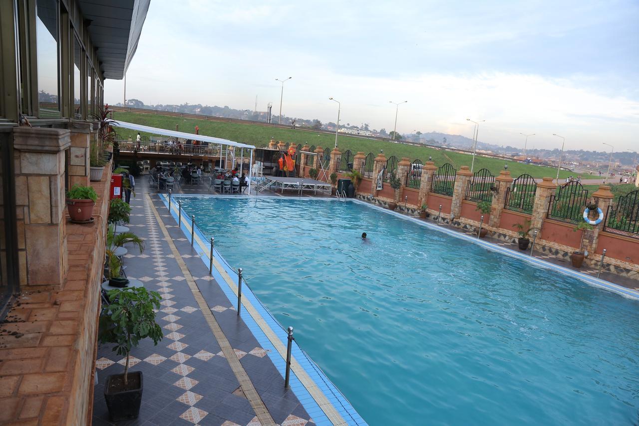 La Grande Hotel Kampala Esterno foto